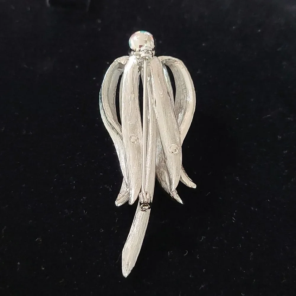Vintage Droopy Daisy Brooch